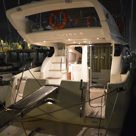 Ботель La Gavina Boat
