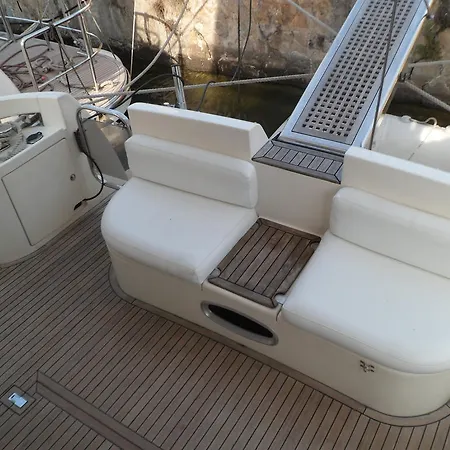 La Gavina Boat Hotel en barco